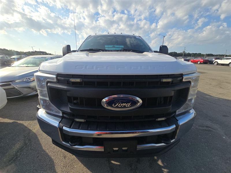 2021 Ford F-450 Super Duty Chassis Cab XL - Photo 2