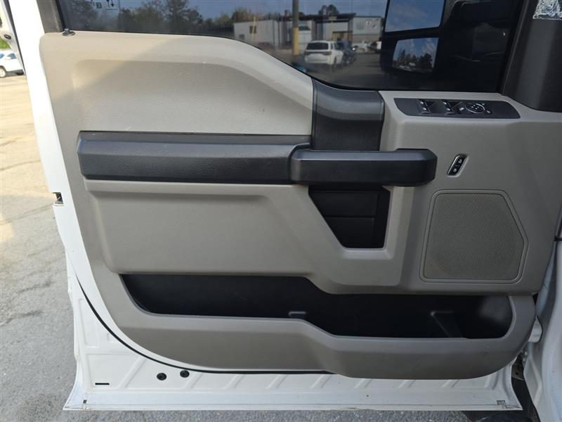 2021 Ford F-450 Super Duty Chassis Cab XL - Photo 9