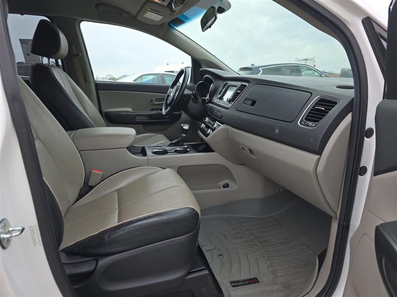2020 Kia Sedona EX - Photo 12