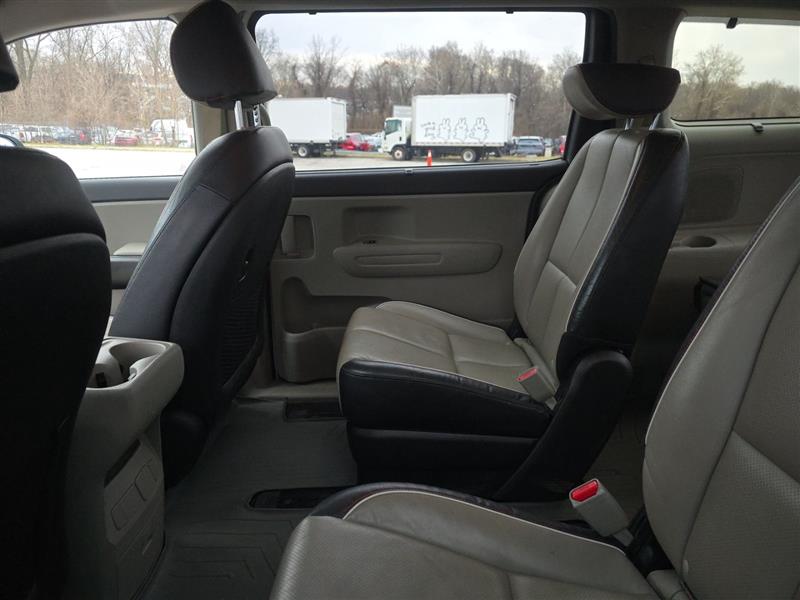 2020 Kia Sedona EX - Photo 16