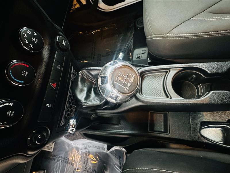 2015 Jeep Wrangler Unlimited Sahara - Photo 12