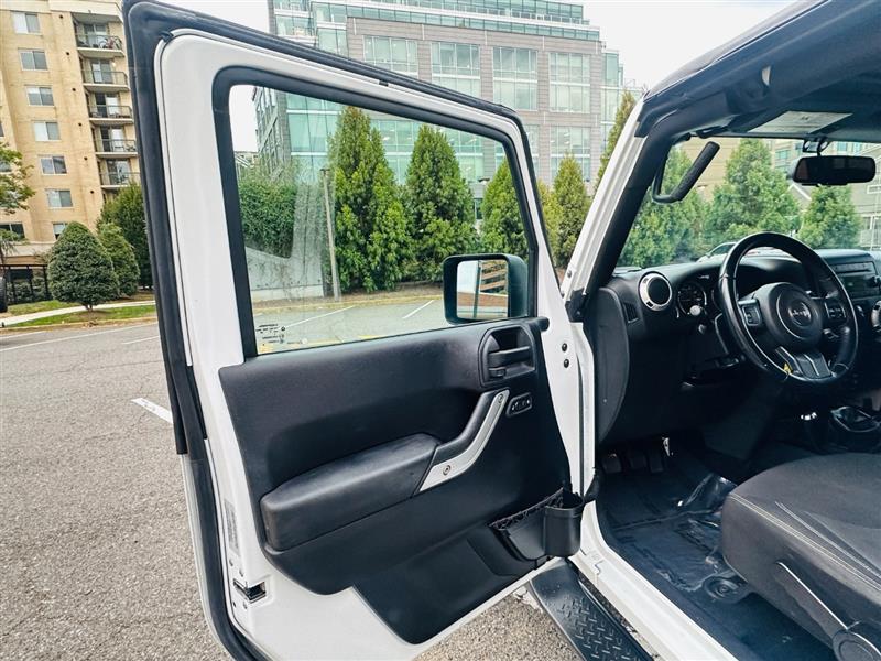 2015 Jeep Wrangler Unlimited Sahara - Photo 16