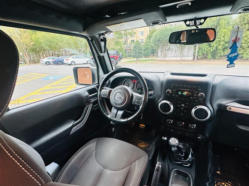2015 Jeep Wrangler Unlimited Sahara - Photo 21