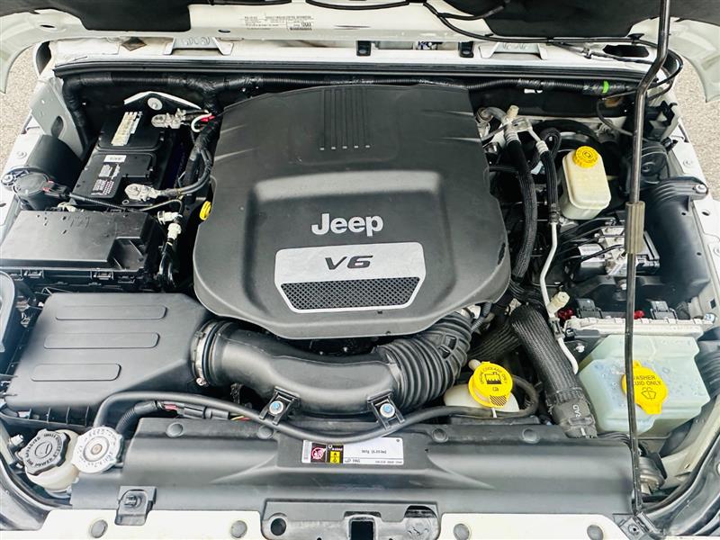 2015 Jeep Wrangler Unlimited Sahara - Photo 4