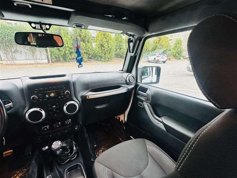 2015 Jeep Wrangler Unlimited Sahara - Photo 22