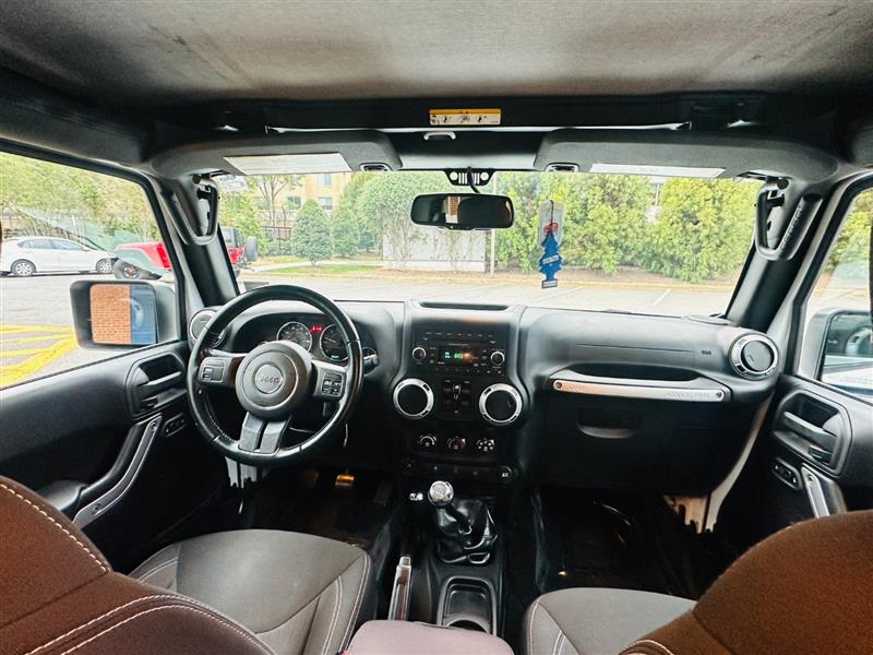 2015 Jeep Wrangler Unlimited Sahara - Photo 23