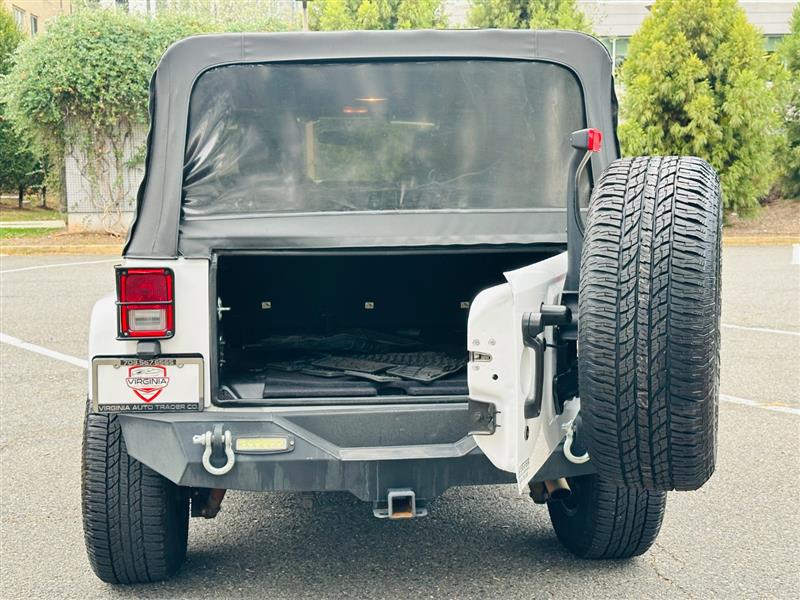 2015 Jeep Wrangler Unlimited Sahara - Photo 28