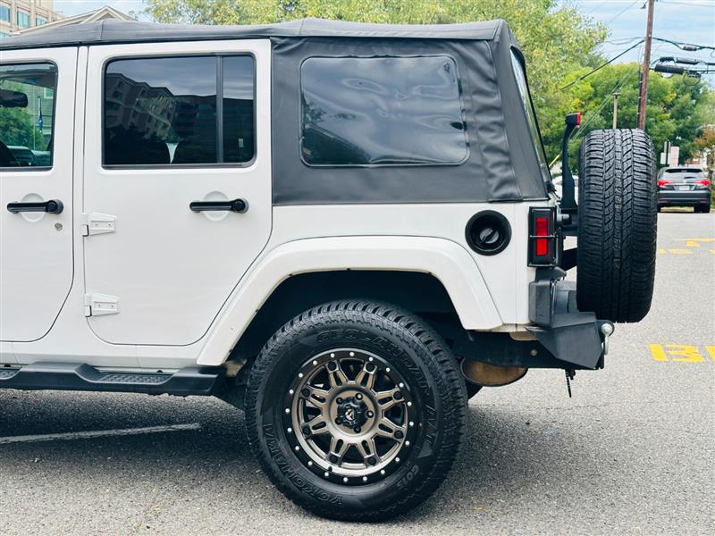 2015 Jeep Wrangler Unlimited Sahara - Photo 38