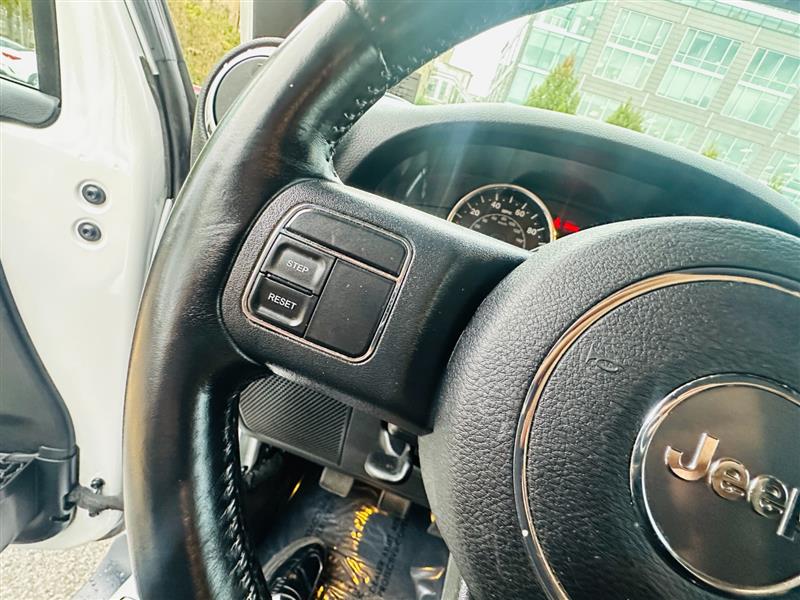2015 Jeep Wrangler Unlimited Sahara - Photo 7
