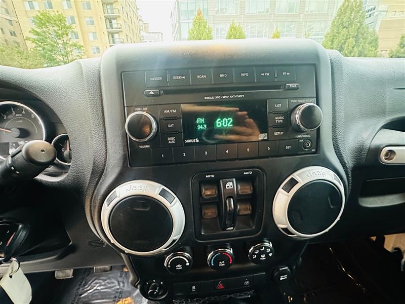 2015 Jeep Wrangler Unlimited Sahara - Photo 10
