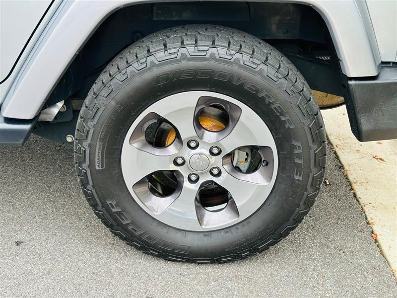2018 Jeep Wrangler JK Unlimited Sahara - Photo 15