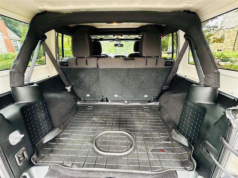 2018 Jeep Wrangler JK Unlimited Sahara - Photo 24