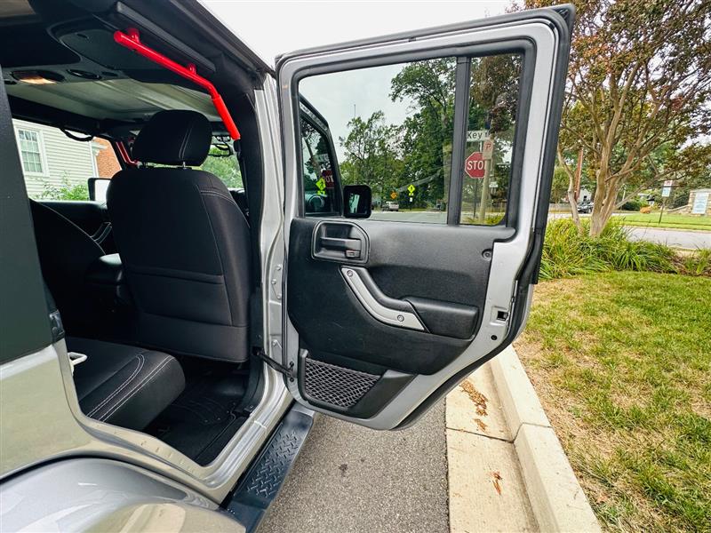2018 Jeep Wrangler JK Unlimited Sahara - Photo 28