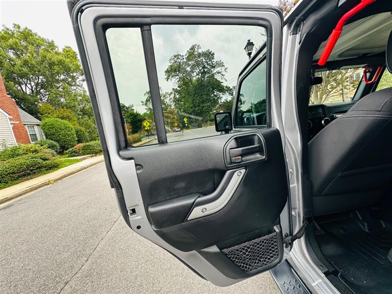2018 Jeep Wrangler JK Unlimited Sahara - Photo 30