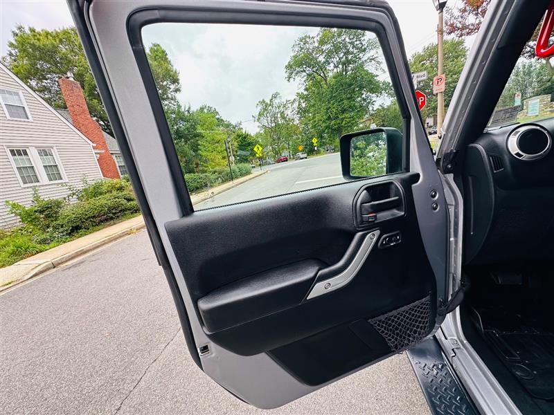 2018 Jeep Wrangler JK Unlimited Sahara - Photo 34