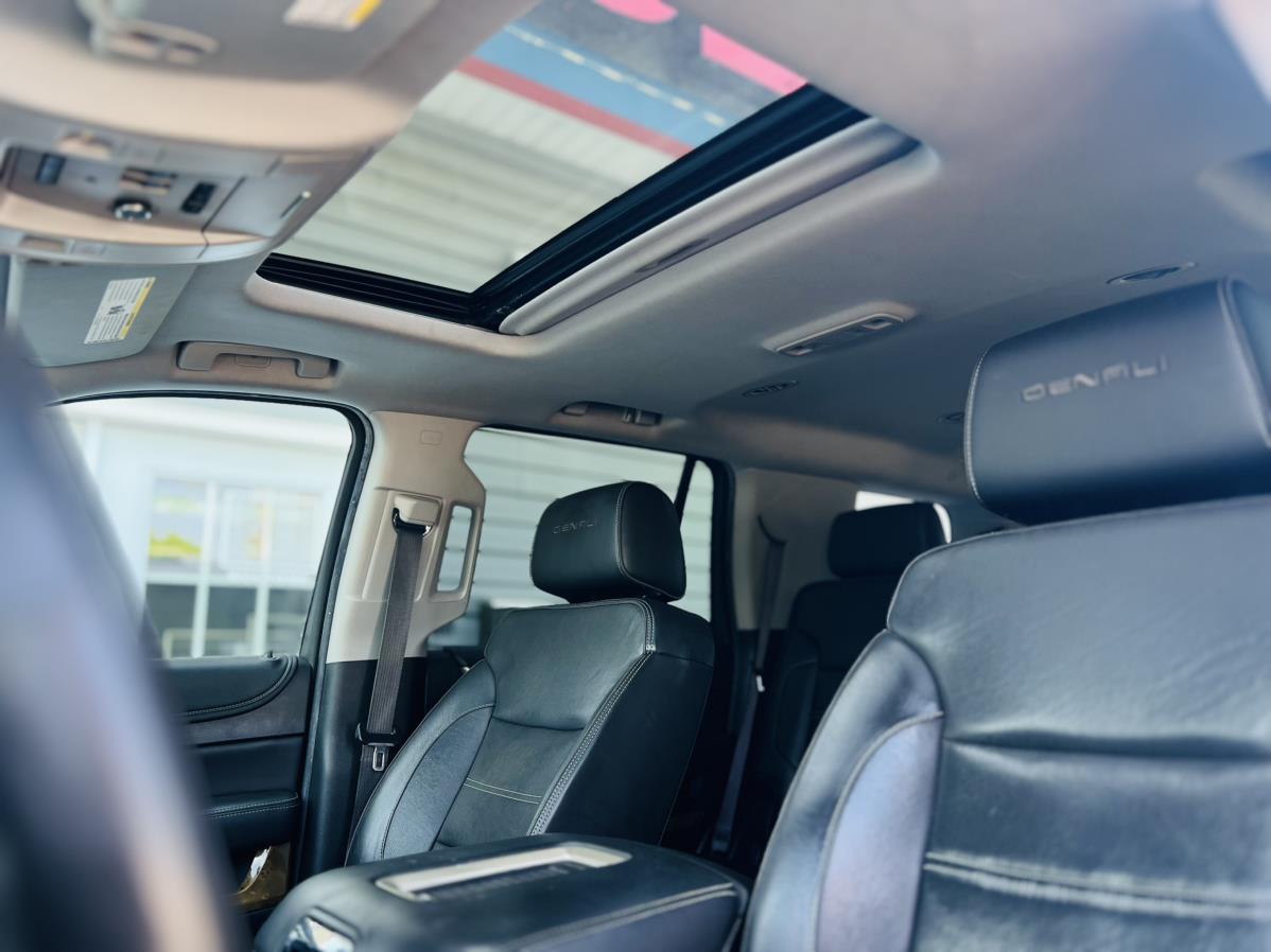 2017 GMC Yukon Denali - Photo 12