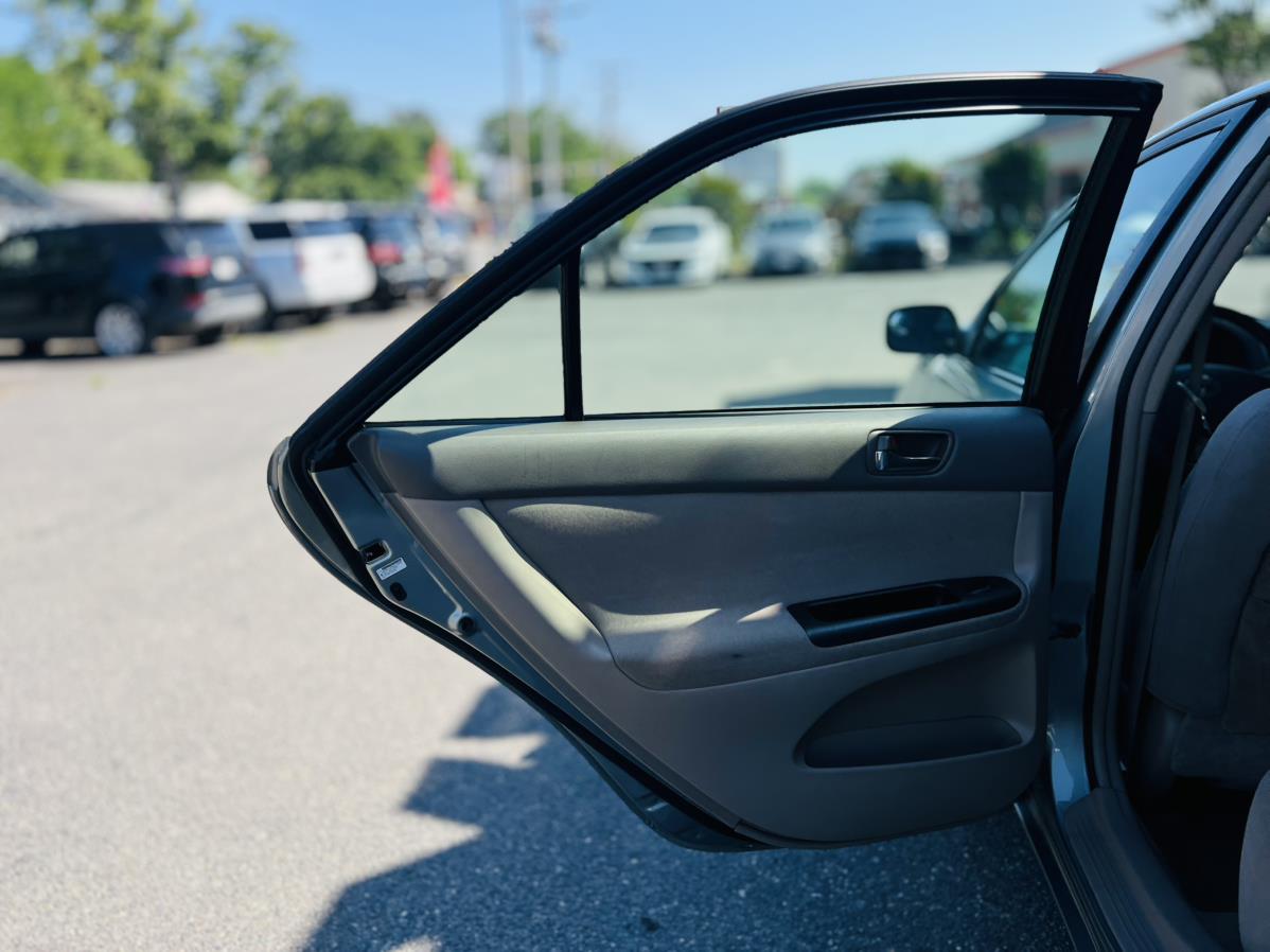 2006 Toyota Camry LE - Photo 11