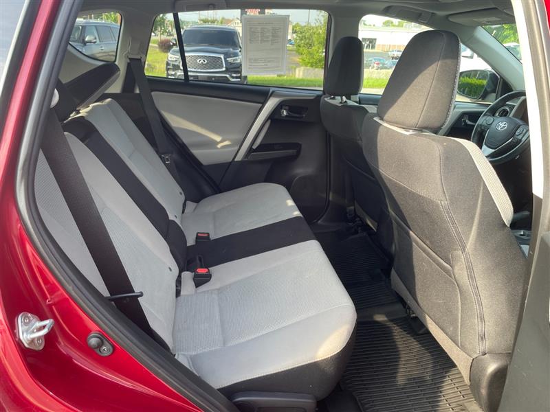 2018 Toyota RAV4 XLE - Photo 11