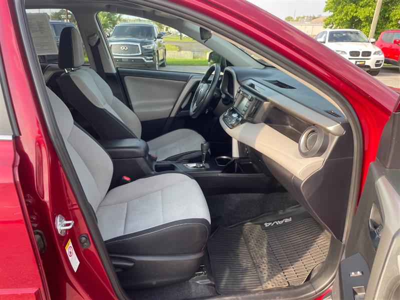 2018 Toyota RAV4 XLE - Photo 12