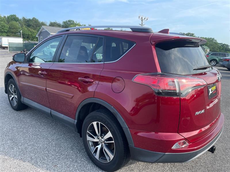 2018 Toyota RAV4 XLE - Photo 3