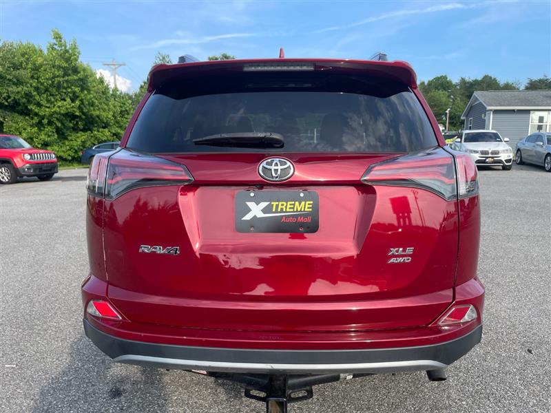 2018 Toyota RAV4 XLE - Photo 4