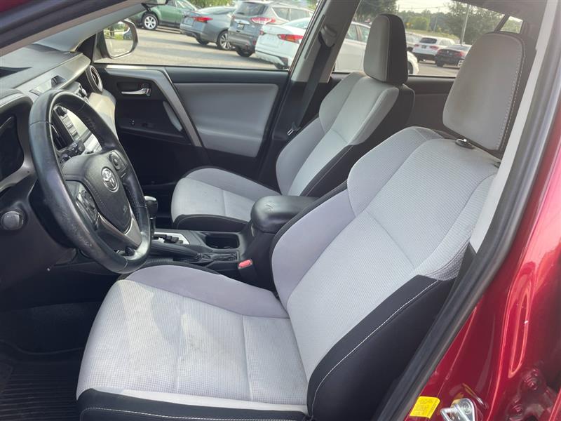 2018 Toyota RAV4 XLE - Photo 9
