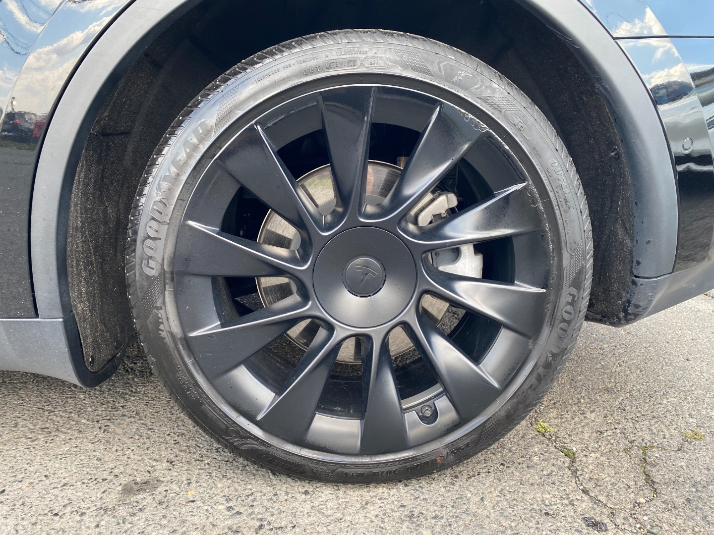 2025 Tesla Model Y Long Range - Photo 22
