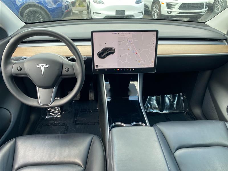 2025 Tesla Model Y Long Range - Photo 11