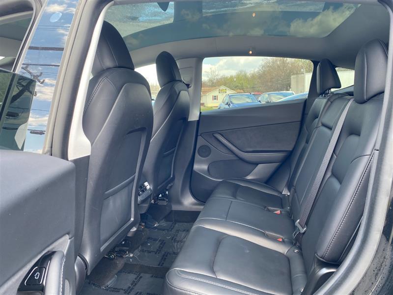 2025 Tesla Model Y Long Range - Photo 12
