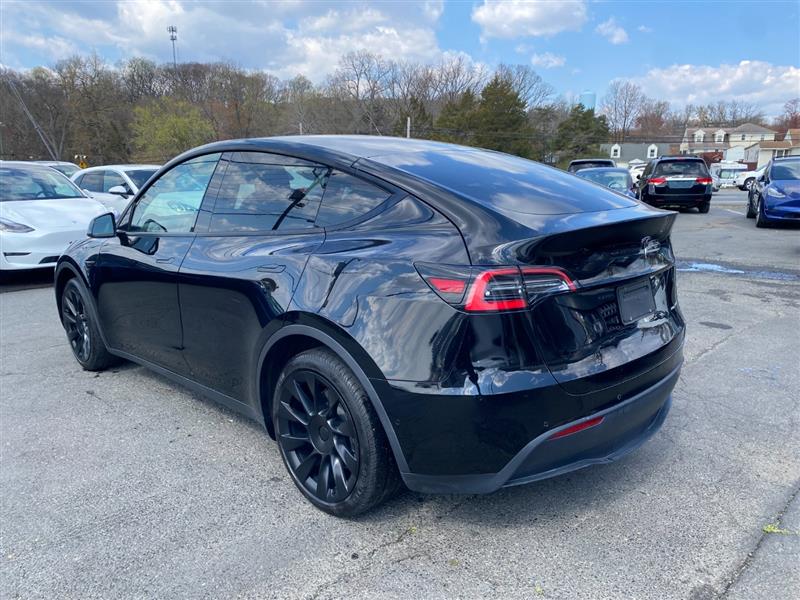 2025 Tesla Model Y Long Range - Photo 3