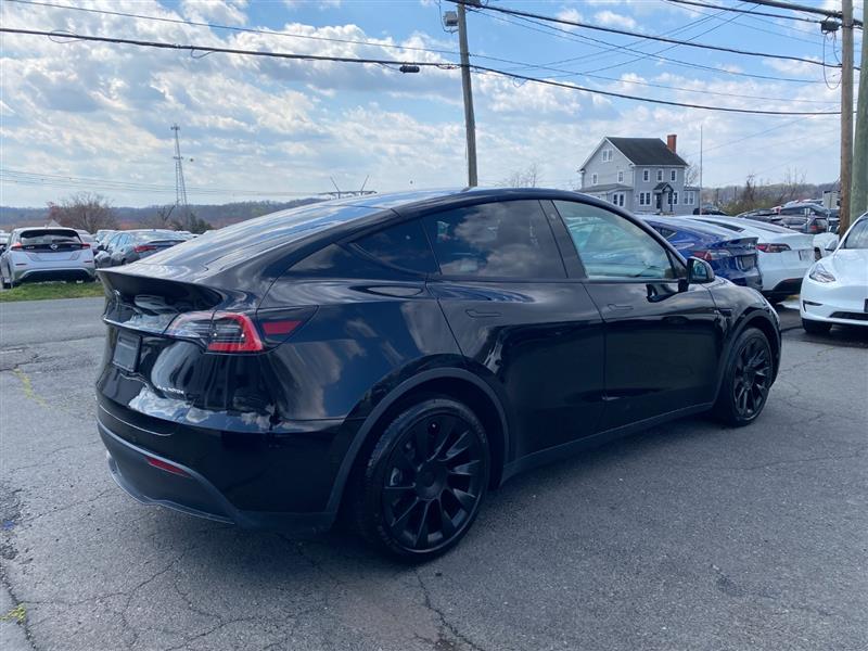 2025 Tesla Model Y Long Range - Photo 5