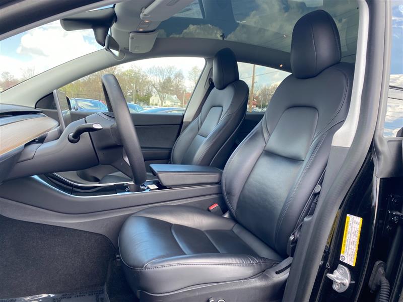 2025 Tesla Model Y Long Range - Photo 9
